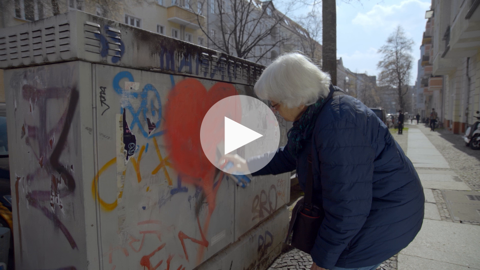 Irmela vs. Nazis - Sprühfarbe