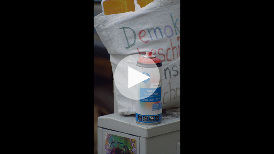 Irmela vs. Nazis - Sprühfarbe